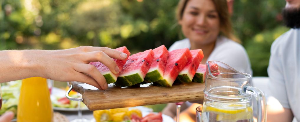 Alimentação leve no verão: o que priorizar no dia a dia - Med Corp Saúde